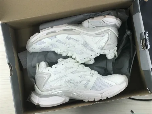 B 17FW Tripe-S High End Sneaker-333