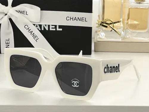 CHNL Sunglasses AAAA-483