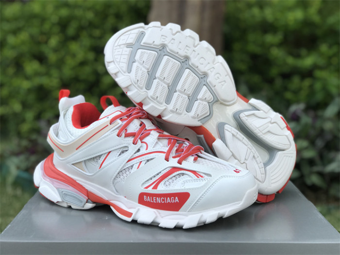 B 17FW Tripe-S High End Sneaker-331