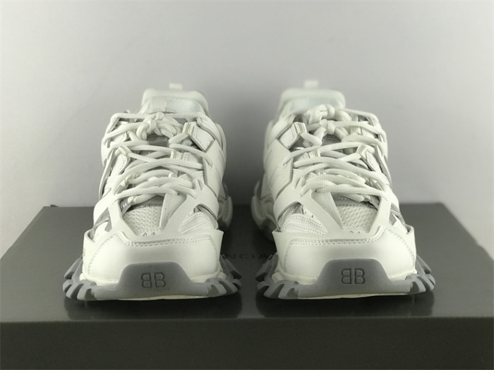 B 17FW Tripe-S High End Sneaker-354