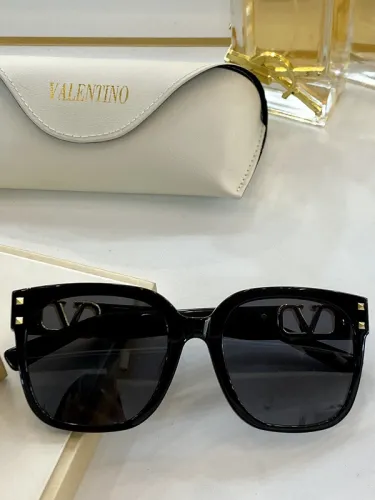 V Sunglasses AAAA-082