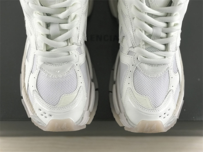 B 17FW Tripe-S High End Sneaker-333