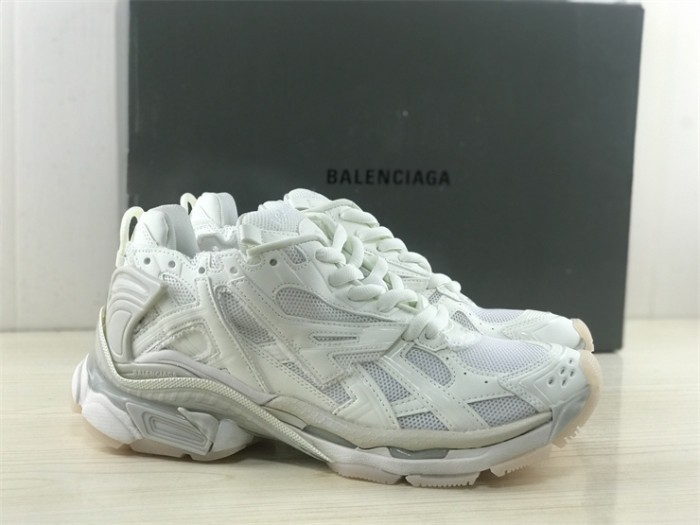 B 17FW Tripe-S High End Sneaker-333