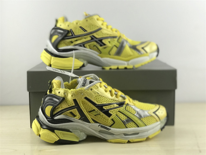 B 17FW Tripe-S High End Sneaker-351