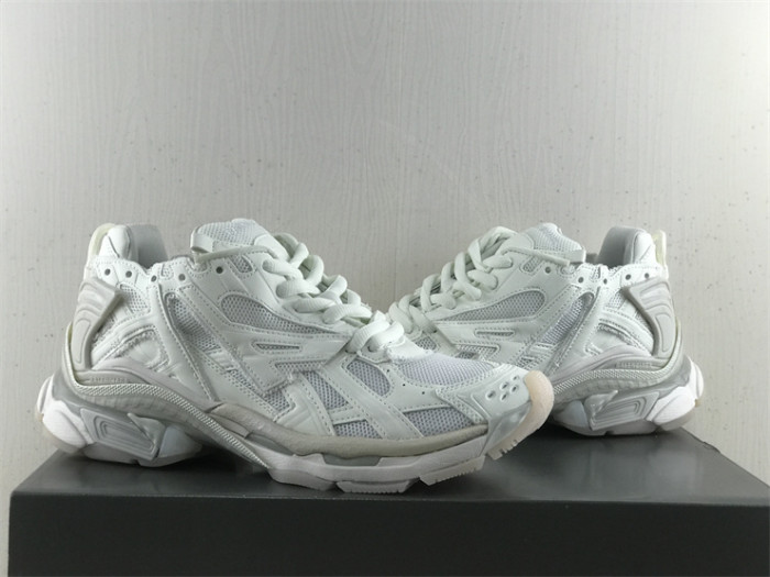 B 17FW Tripe-S High End Sneaker-333