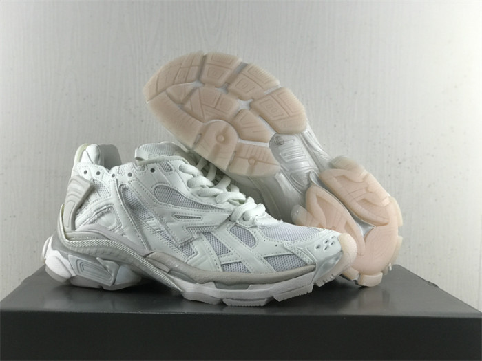 B 17FW Tripe-S High End Sneaker-333