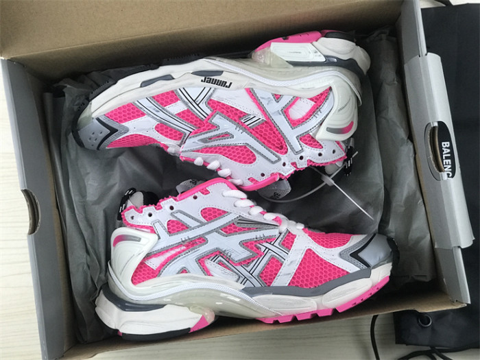 B 17FW Tripe-S High End Sneaker-332