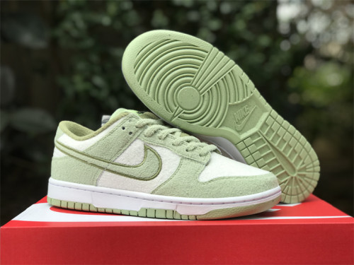 Authentic Nike Dunk Low SE “Honeydew”