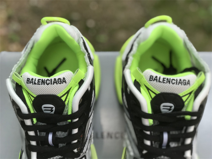 B 17FW Tripe-S High End Sneaker-380