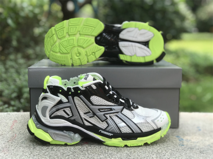 B 17FW Tripe-S High End Sneaker-380