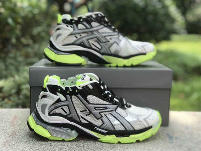 B 17FW Tripe-S High End Sneaker-380