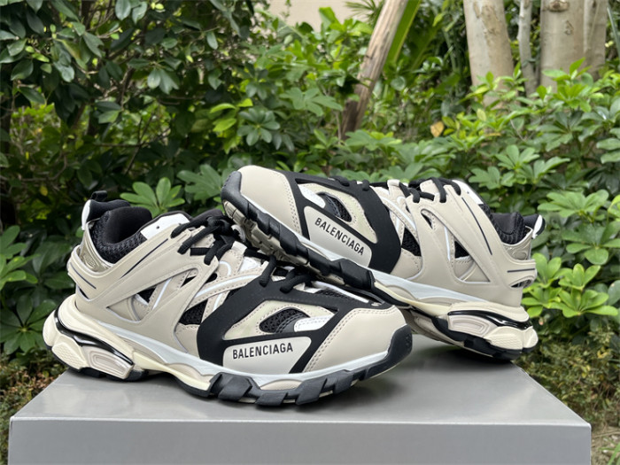 B 17FW Tripe-S High End Sneaker-436