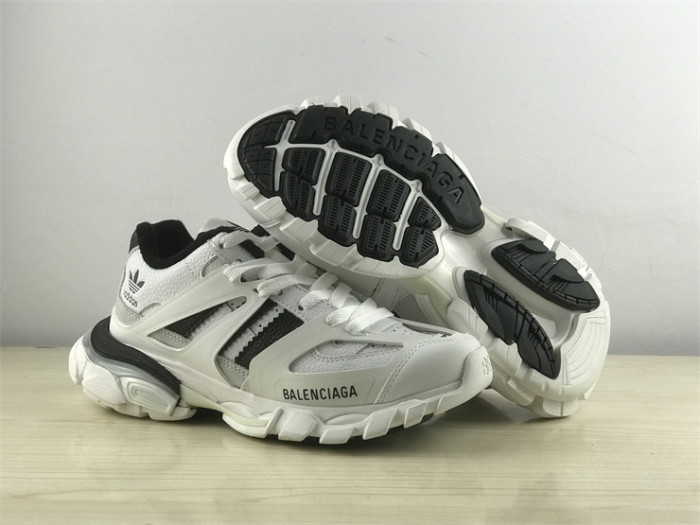 B 17FW Tripe-S High End Sneaker-404