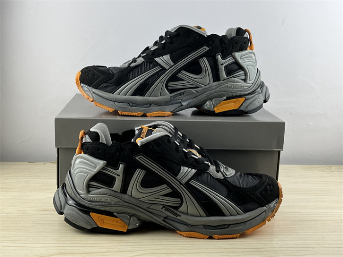 B 17FW Tripe-S High End Sneaker-442