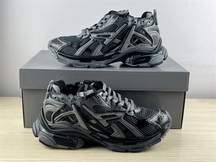 B 17FW Tripe-S High End Sneaker-440