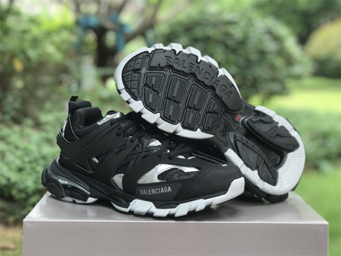 B 17FW Tripe-S High End Sneaker-395