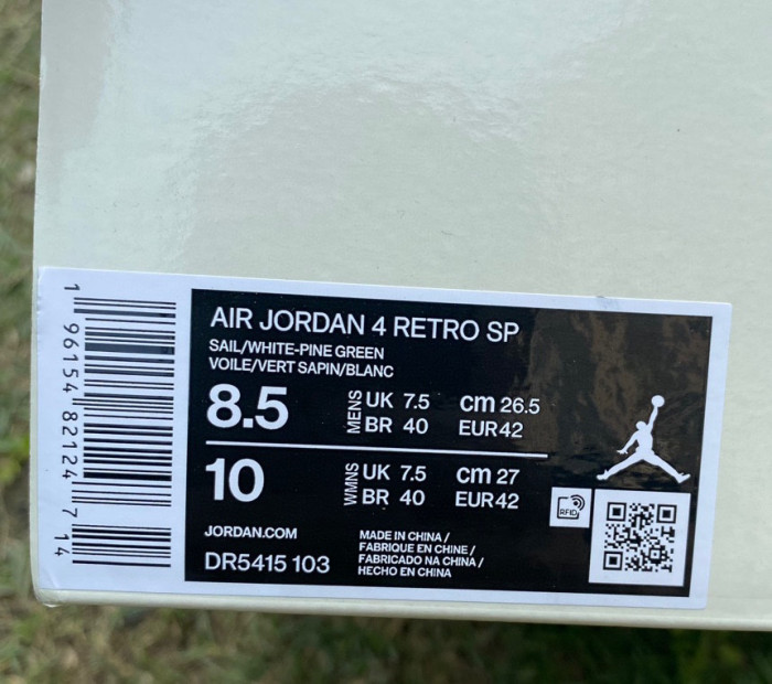 Authentic Nike SB x Air Jordan 4 “Pine Green”