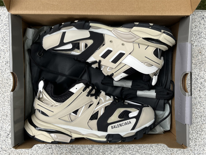 B 17FW Tripe-S High End Sneaker-436