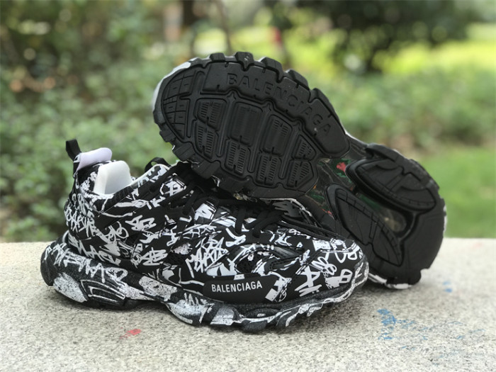 B 17FW Tripe-S High End Sneaker-379