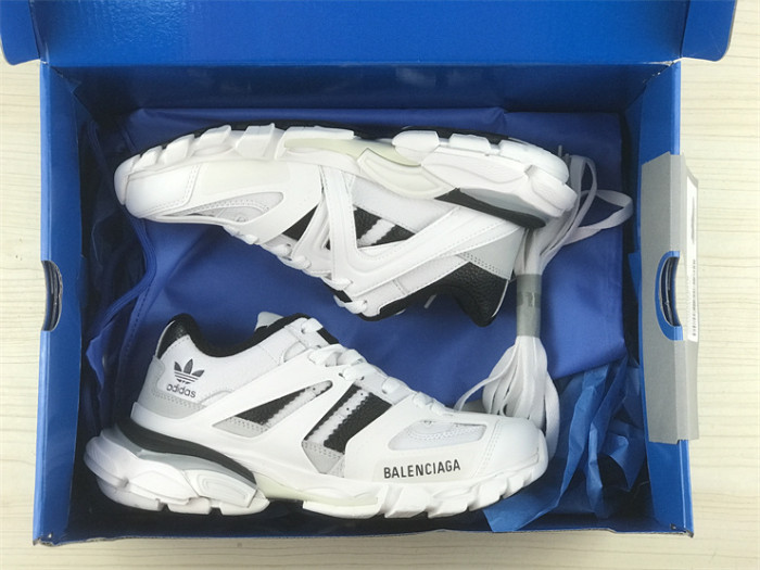 B 17FW Tripe-S High End Sneaker-404