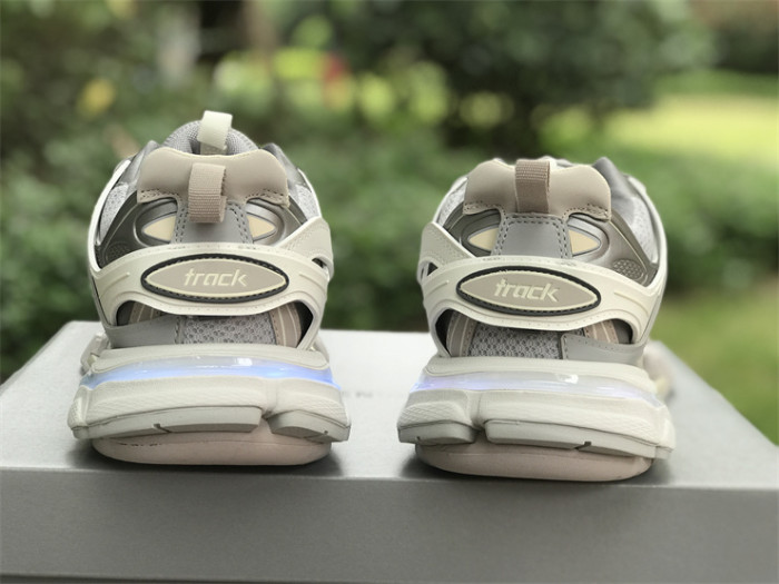 B 17FW Tripe-S High End Sneaker-386