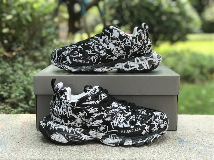 B 17FW Tripe-S High End Sneaker-379