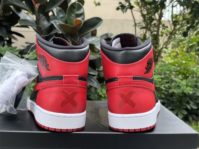 Authentic Air Jordan 1 “Banned” 2011