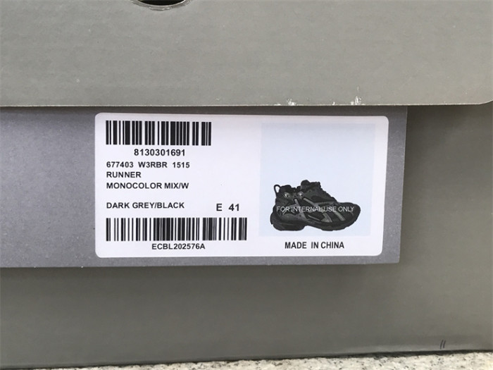 B 17FW Tripe-S High End Sneaker-389