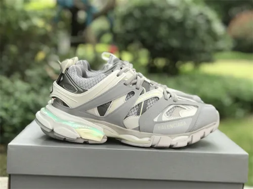 B 17FW Tripe-S High End Sneaker-386