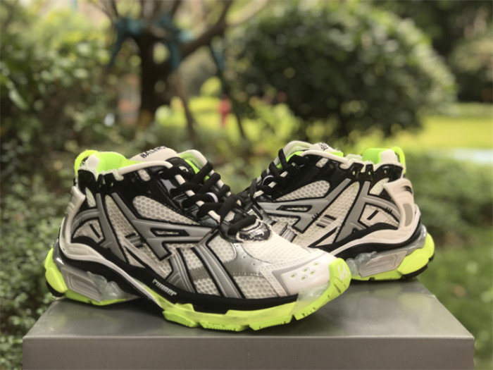 B 17FW Tripe-S High End Sneaker-380