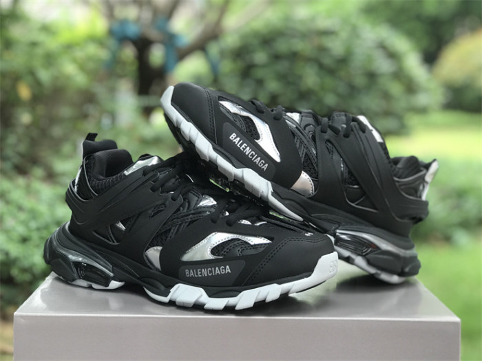 B 17FW Tripe-S High End Sneaker-395