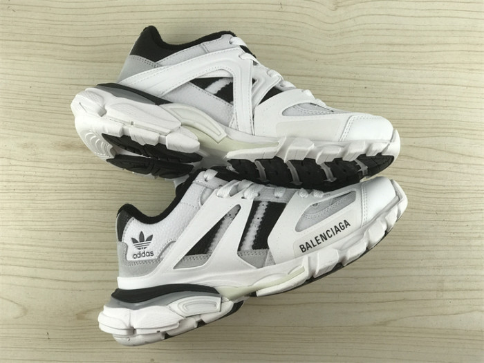 B 17FW Tripe-S High End Sneaker-404