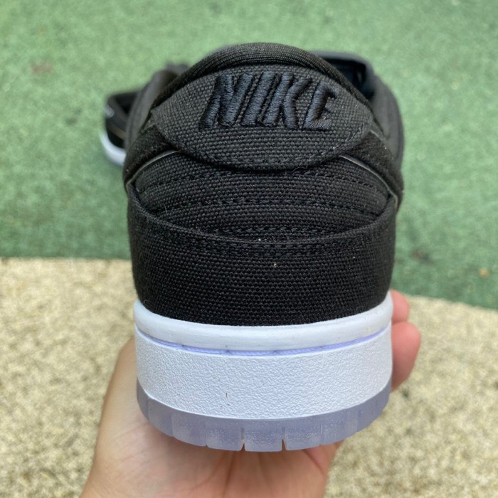 Authentic Eminem x Carhartt x Nike SB Dunk Low