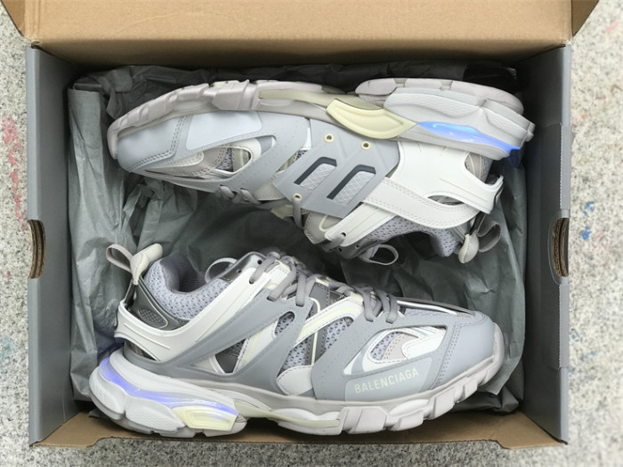 B 17FW Tripe-S High End Sneaker-386