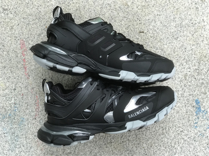 B 17FW Tripe-S High End Sneaker-395