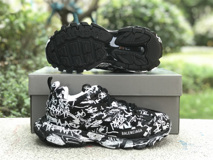 B 17FW Tripe-S High End Sneaker-379