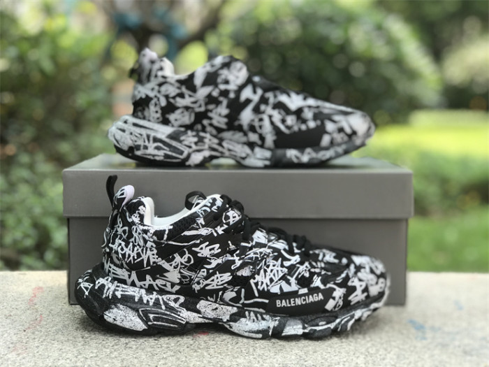 B 17FW Tripe-S High End Sneaker-379