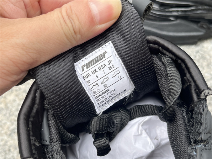 B 17FW Tripe-S High End Sneaker-428