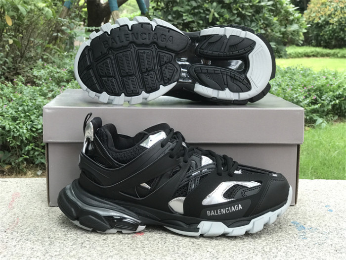 B 17FW Tripe-S High End Sneaker-395