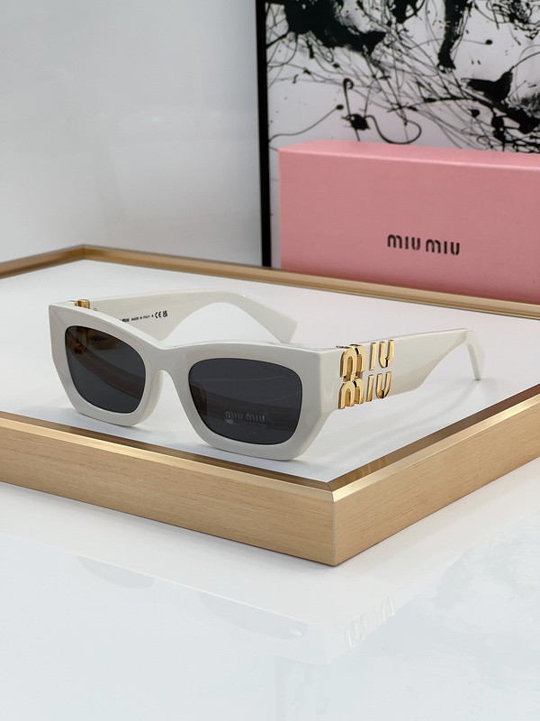 Miu Miu Sunglasses AAAA-786