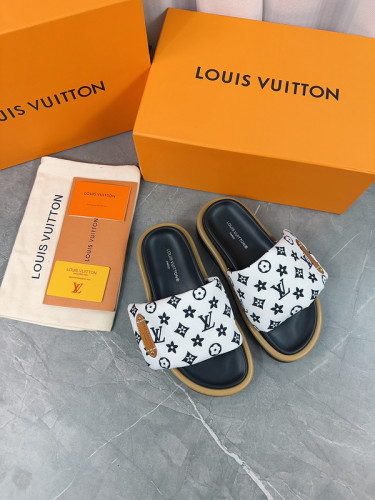 LV women Sandals 1：1 Quality-670