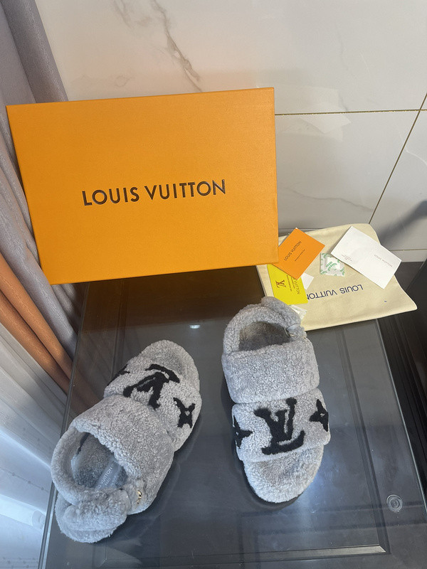 LV women Sandals 1：1 Quality-497