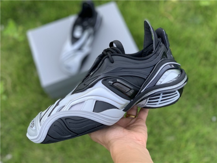 B 17FW Tripe-S High End Sneaker-136