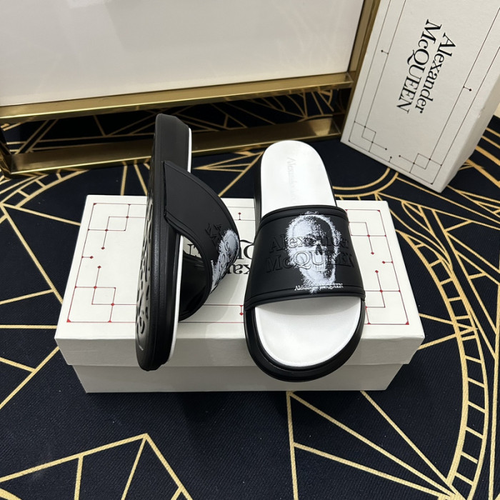 Alexander McQueen men slippers AAA-011