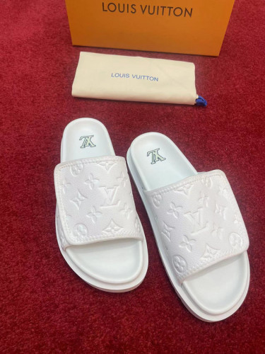 LV Sandals 1：1 Quality-560