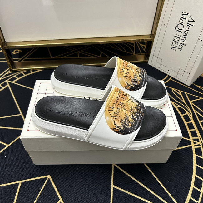 Alexander McQueen men slippers AAA-001
