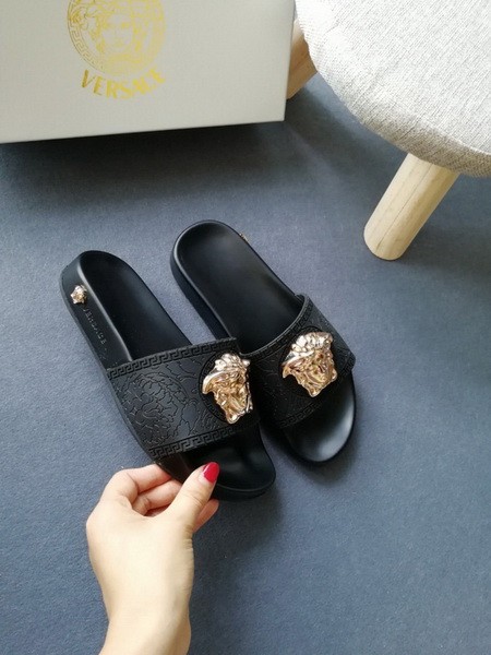 Versace women slippers AAA-026
