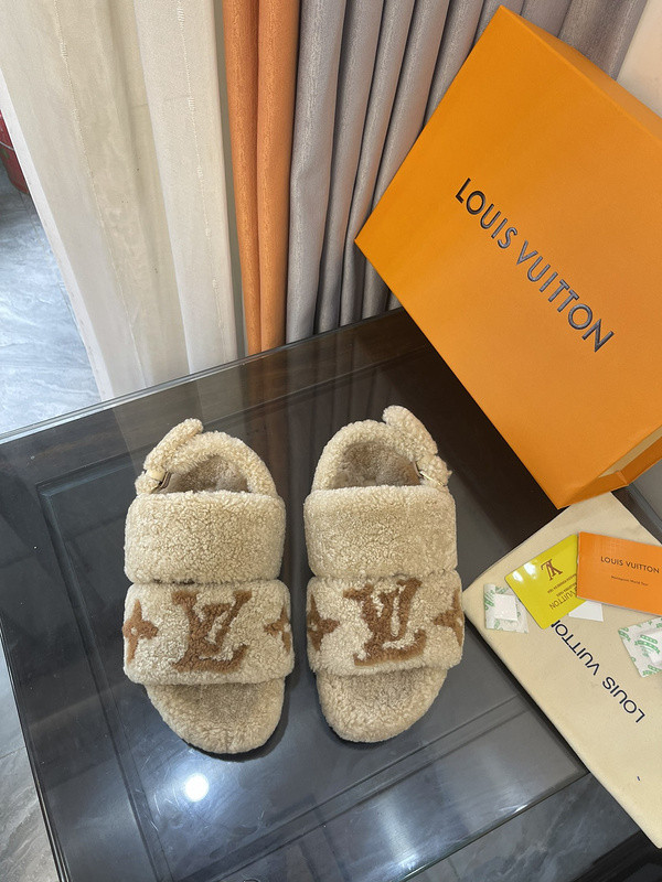 LV women Sandals 1：1 Quality-496