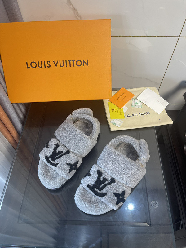 LV women Sandals 1：1 Quality-497