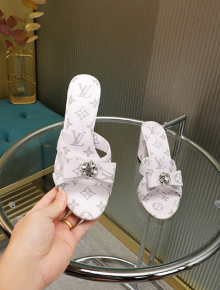 LV women Sandals 1：1 Quality-562